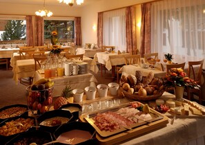 Bao gồm bữa sáng buffet hàng ngày 