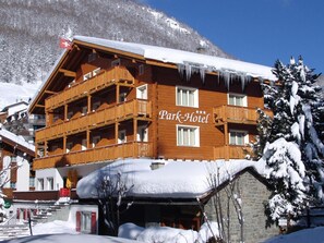 Exterior - Parkhotel Saas- Fee (Saas-Fee)
