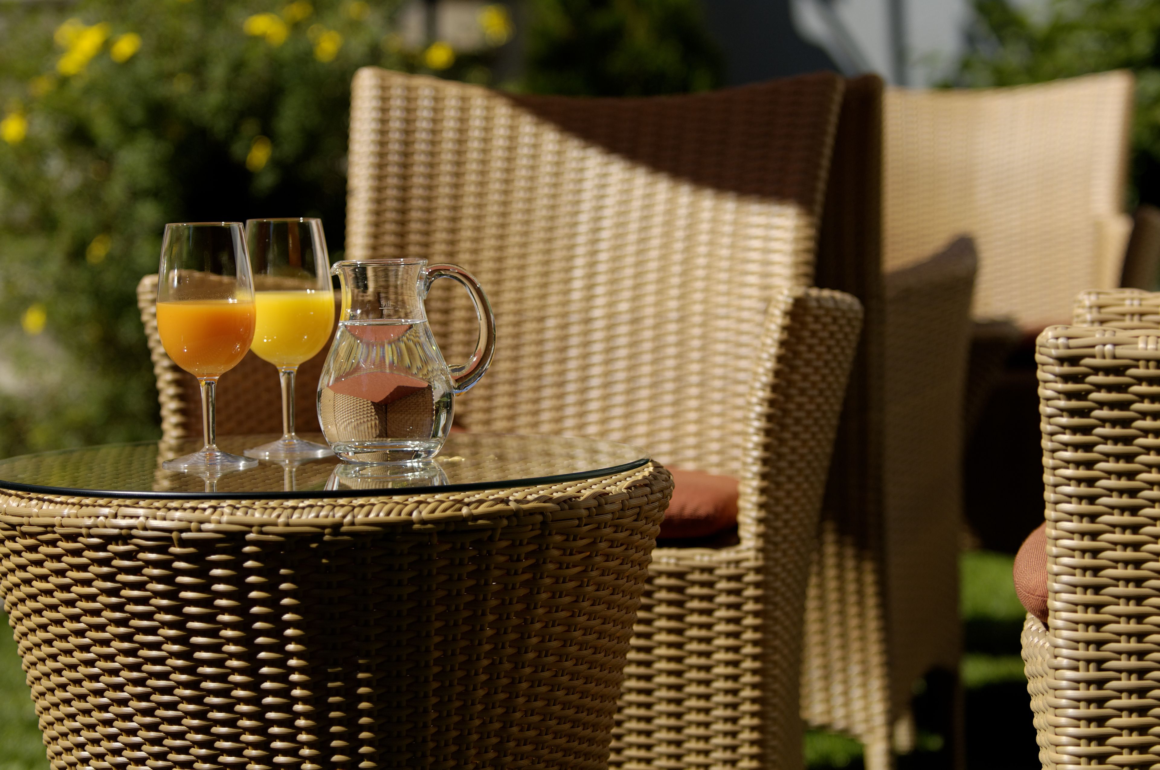 breakfast and dinner served, international cuisine