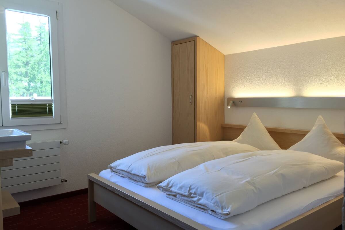 Standard Single Room (Modern) | In-room safe, desk, cribs (free), rollaway beds (surcharge)