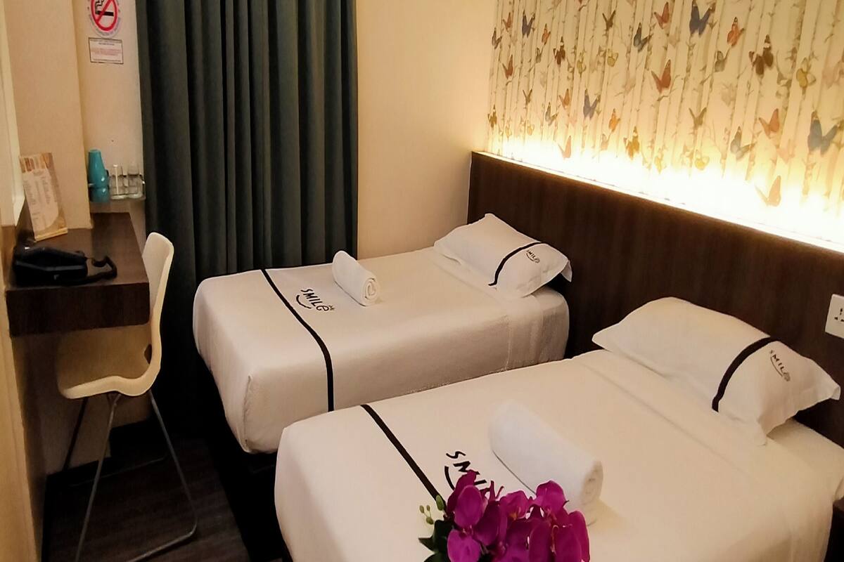 Basic Twin Room, 2 Single Beds | Desk, soundproofing, iron/ironing board, rollaway beds