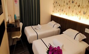 Desk, soundproofing, iron/ironing board, rollaway beds - Smile Hotel Cheras Pudu KL (Kuala Lumpur)