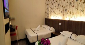 Værelse til 4 personer | Skrivebord, lydisolering, strygejern/strygebræt