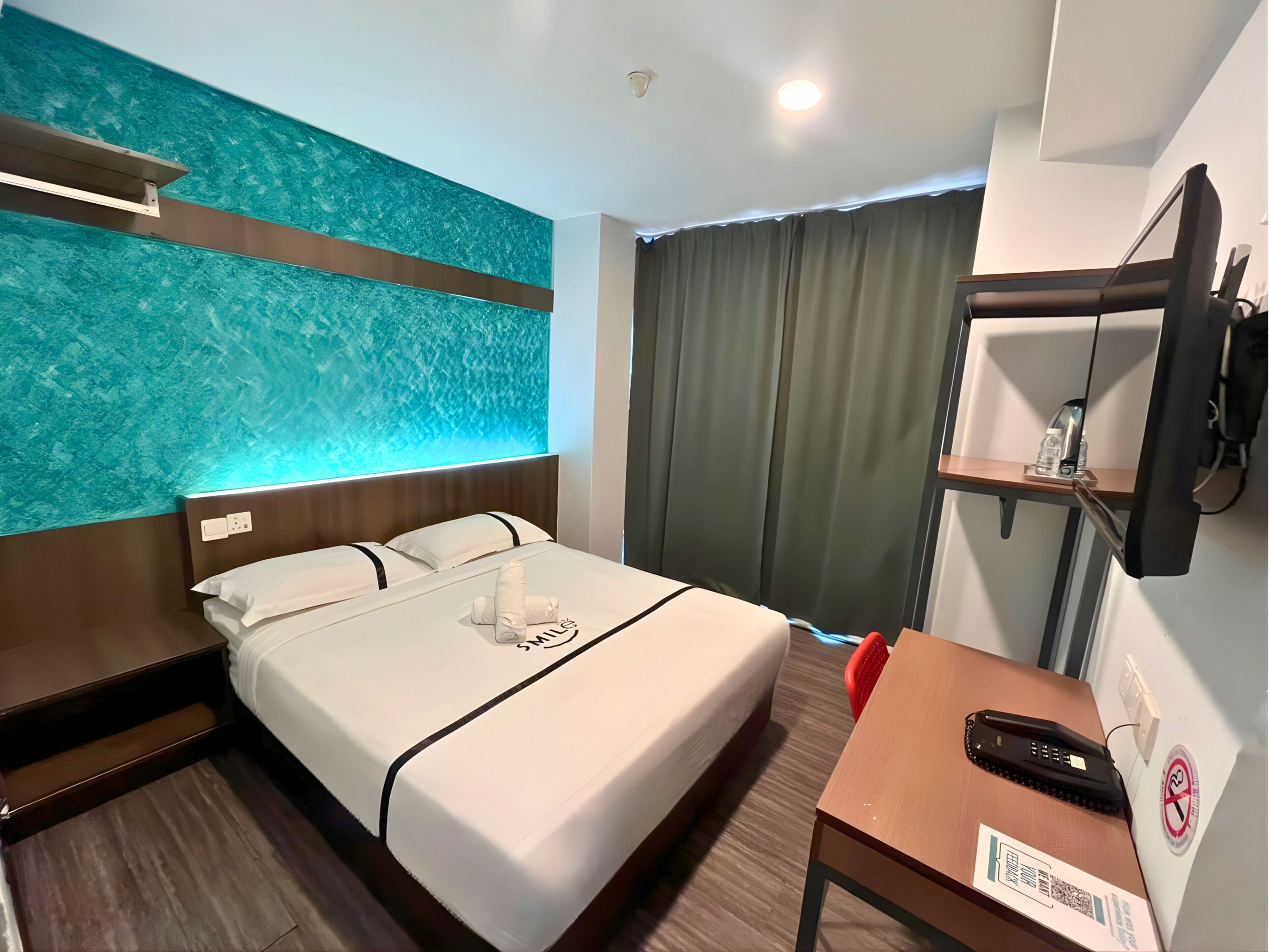 Deluxe kamer | Een bureau, geluiddichte muren, een strijkplank/strijkijzer