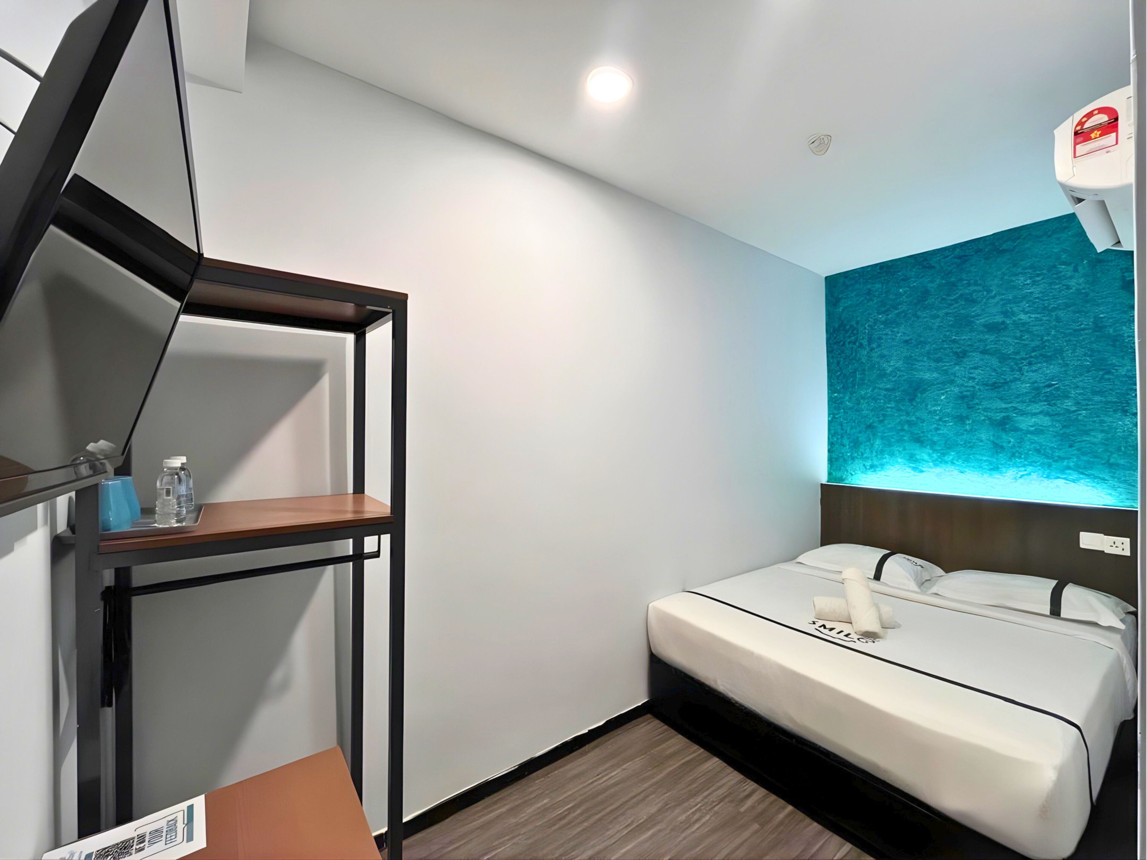 Quarto casal | Escrivaninha, quartos à prova de som, ferros/tábuas de passar roupa