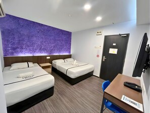 Triple Room | Desk, soundproofing, iron/ironing board, rollaway beds - Smile Hotel Cheras Pudu KL (Kuala Lumpur)