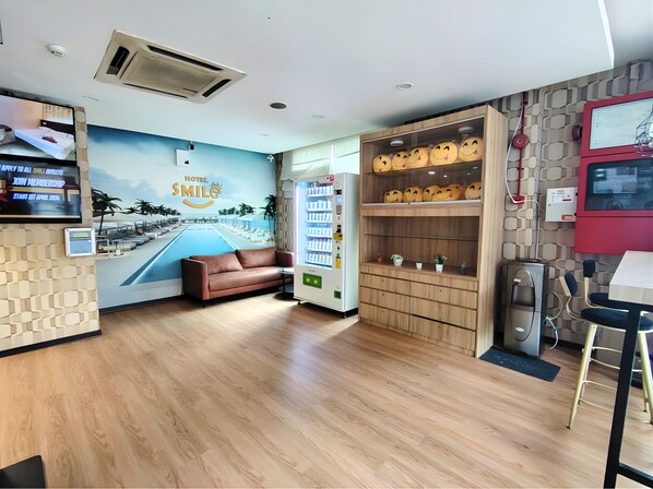 Reception - Smile Hotel Cheras Pudu KL (Kuala Lumpur)