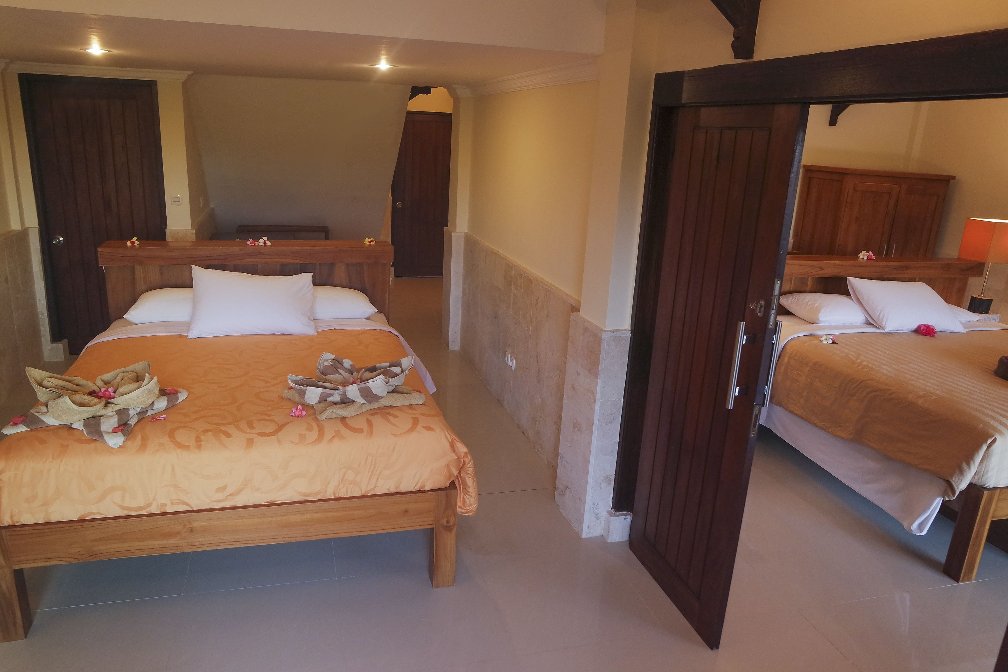 family room | minibar, in-room safe, desk, rollaway beds