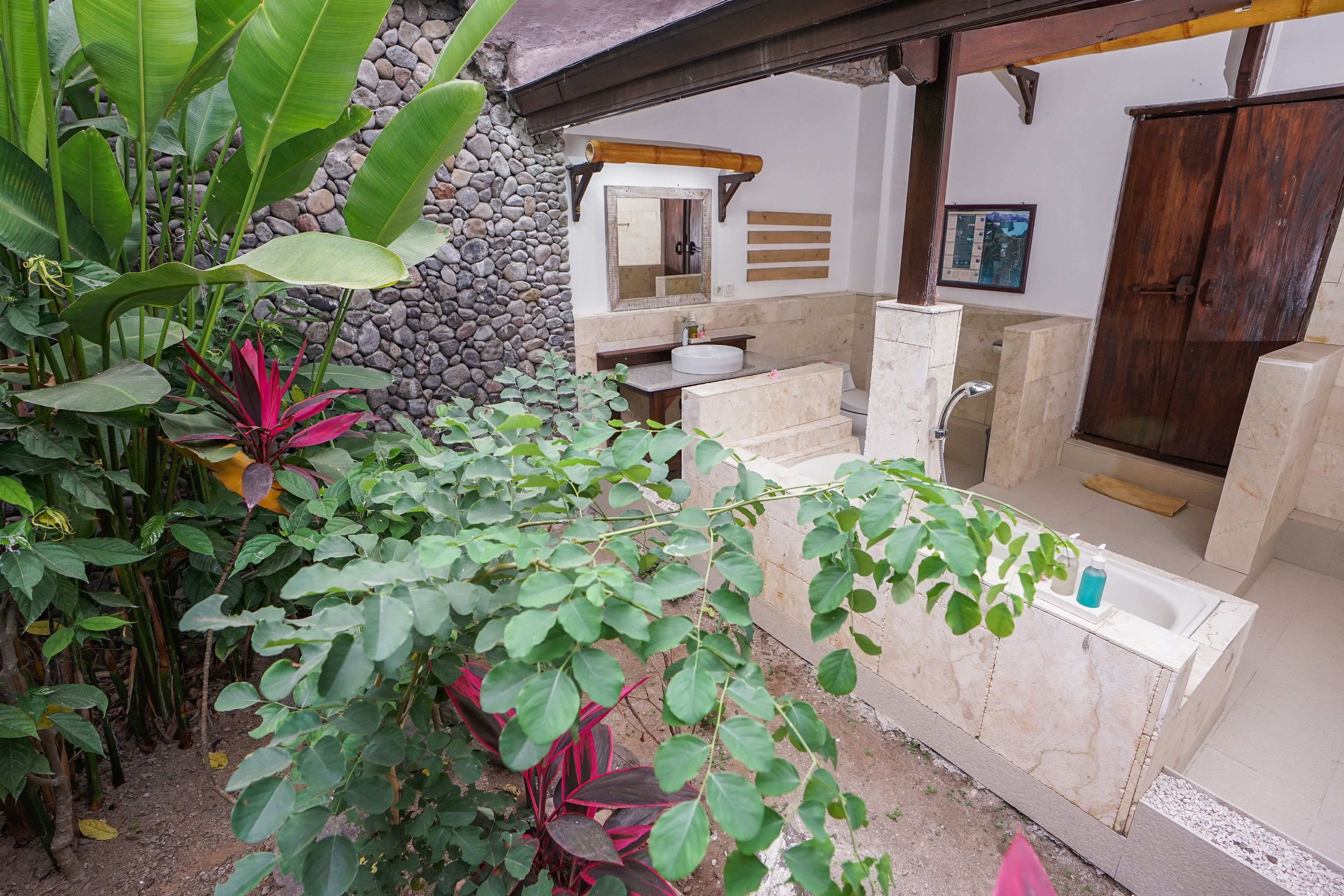 double room | bathroom | free toiletries, hair dryer, towels