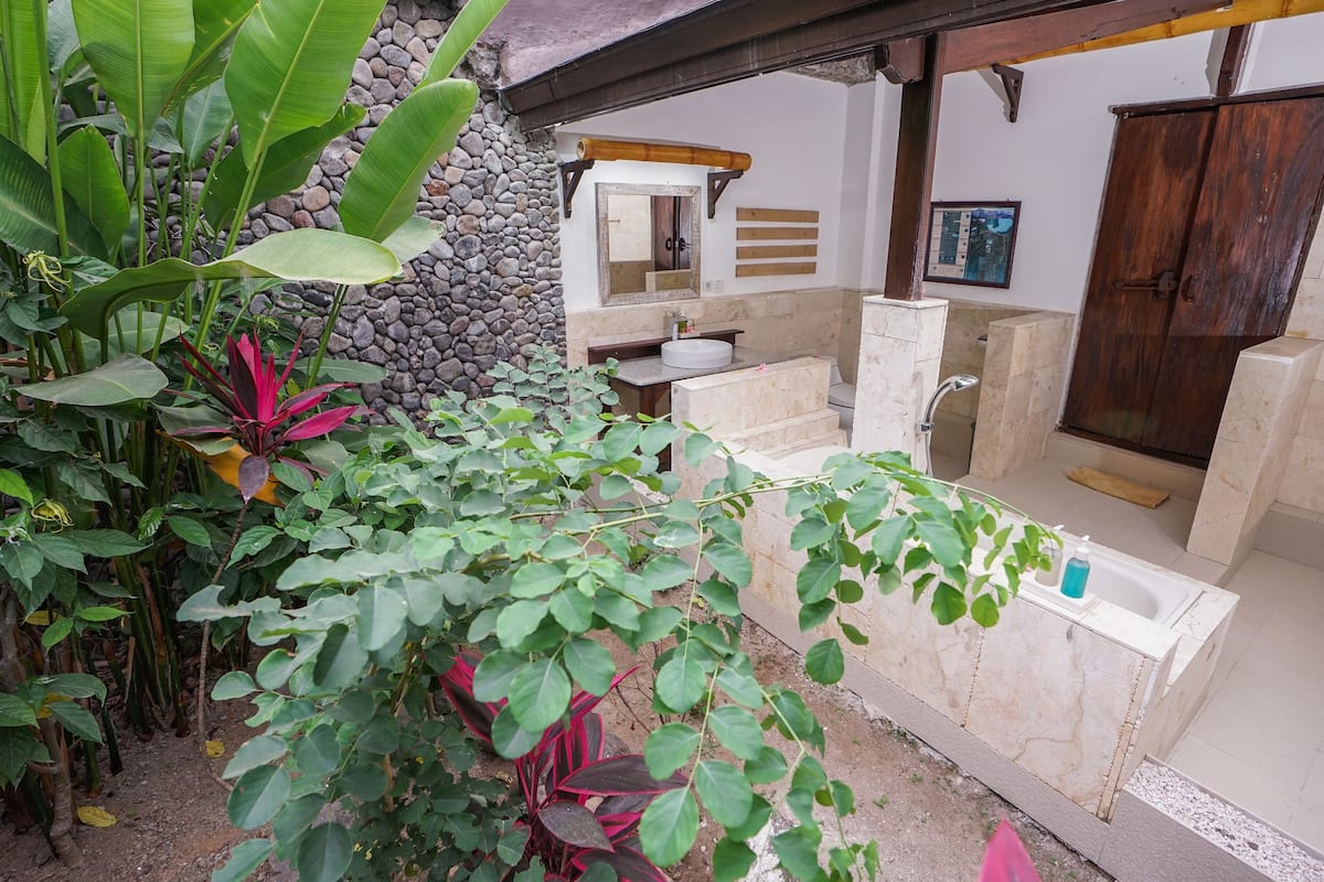 double room | bathroom | free toiletries, hair dryer, towels