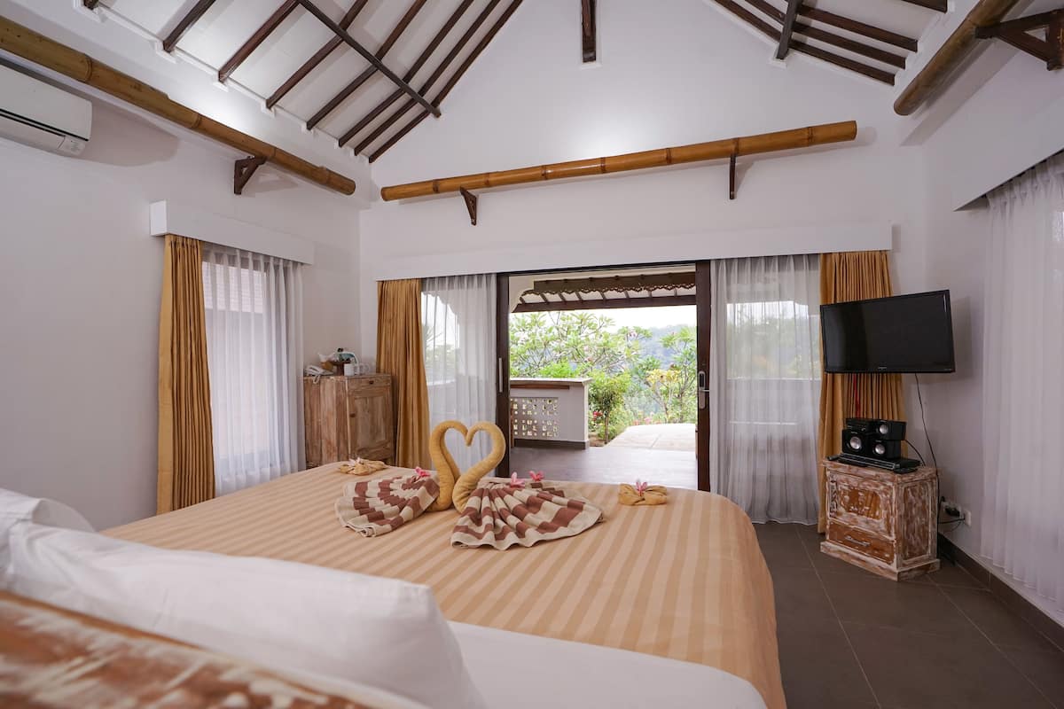 double room | minibar, in-room safe, desk, rollaway beds