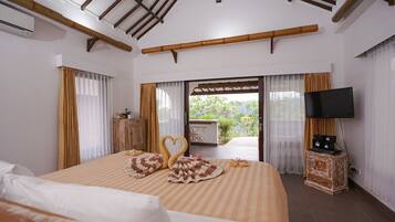 Double Room | Minibar, in-room safe, desk, rollaway beds