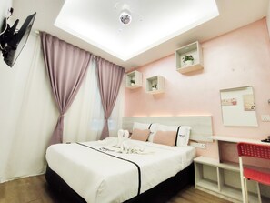 Romantic Room | Individually decorated, desk, laptop workspace, iron/ironing board - Smile Hotel Danau Kota (Kuala Lumpur)