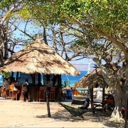 2 bares, bar en la playa