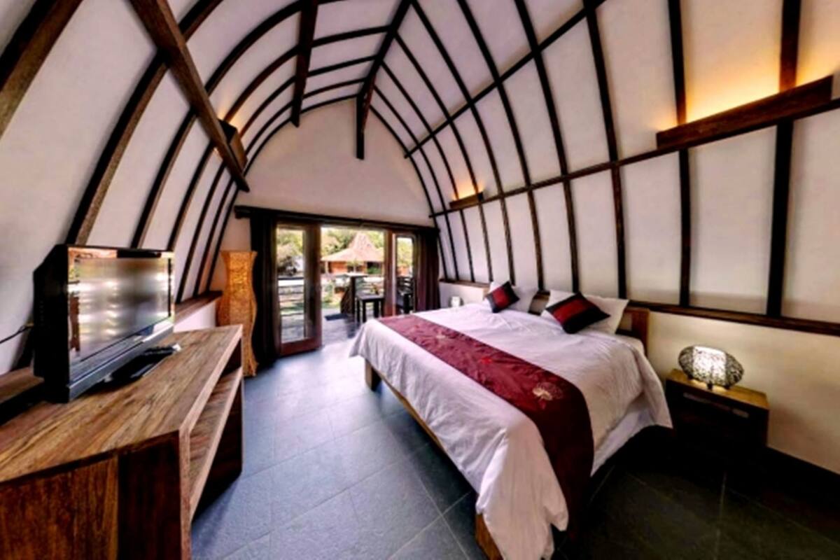 in-room safe, bed sheets