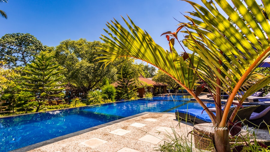 Oceans 5 Dive Resort