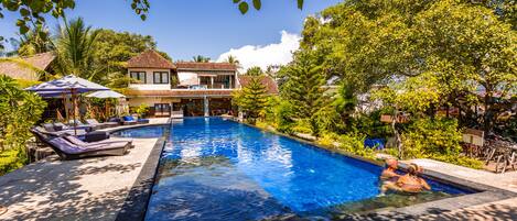 2 outdoor pools, pool umbrellas, sun loungers