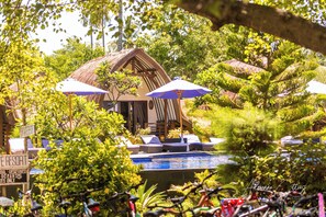 Safe på rommet og sengetøy