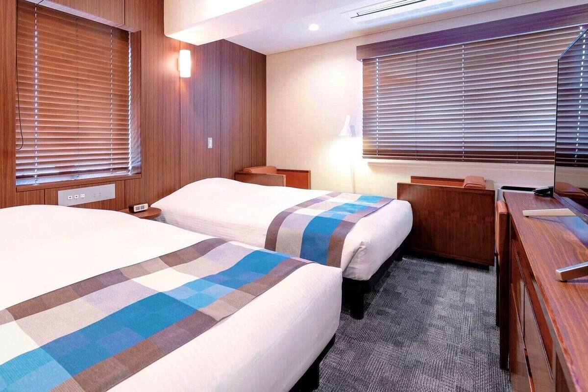 Desk, WiFi (free), bed sheets