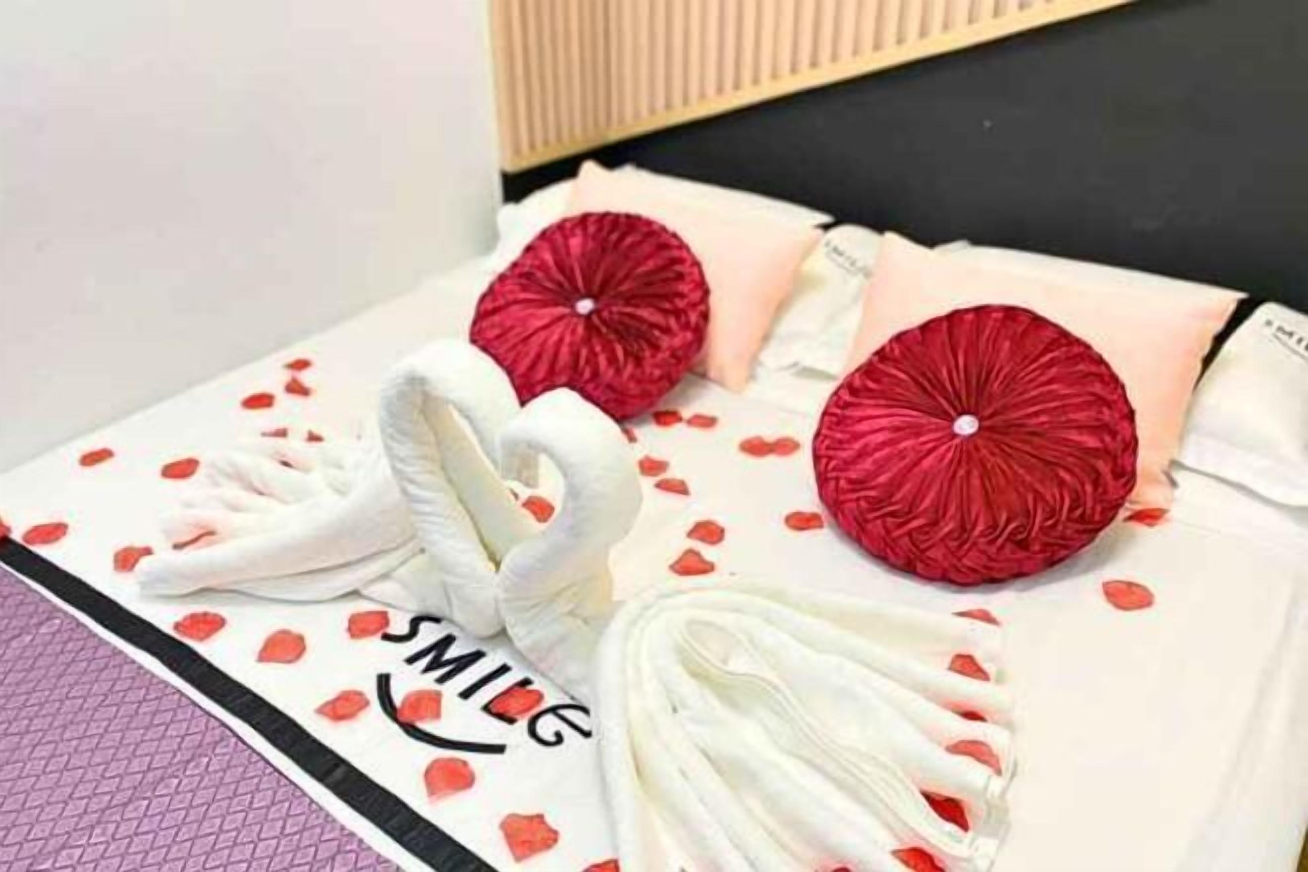 Escritorio, tabla de planchar con plancha y wifi gratis 