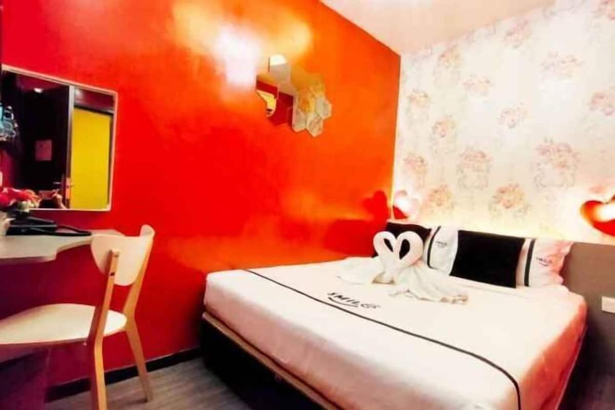 Desk, iron/ironing board, free WiFi