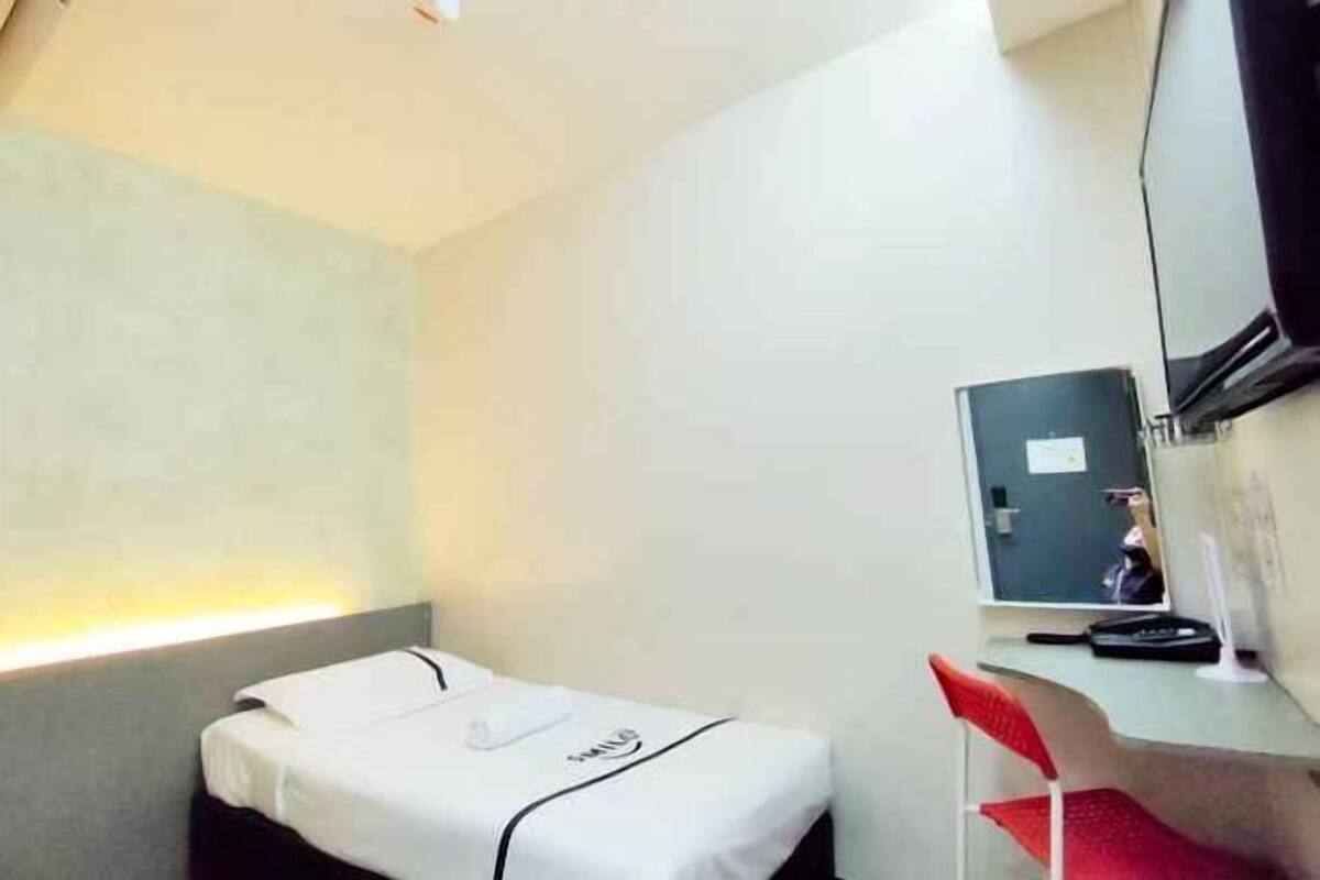 Desk, iron/ironing board, free WiFi