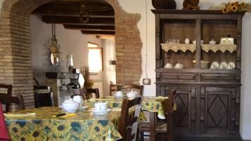 Breakfast area