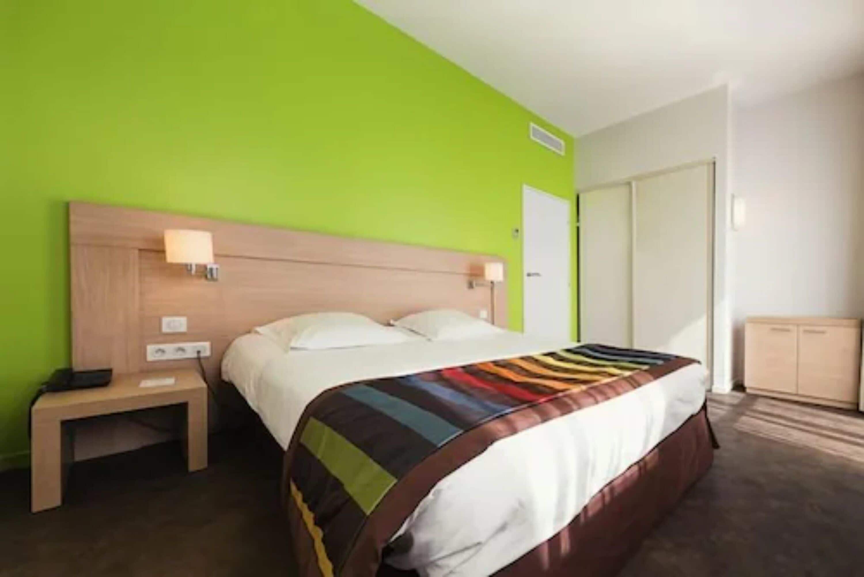 family suite, 1 double bed with sofa bed | in-room safe, desk, blackout curtains, soundproofing