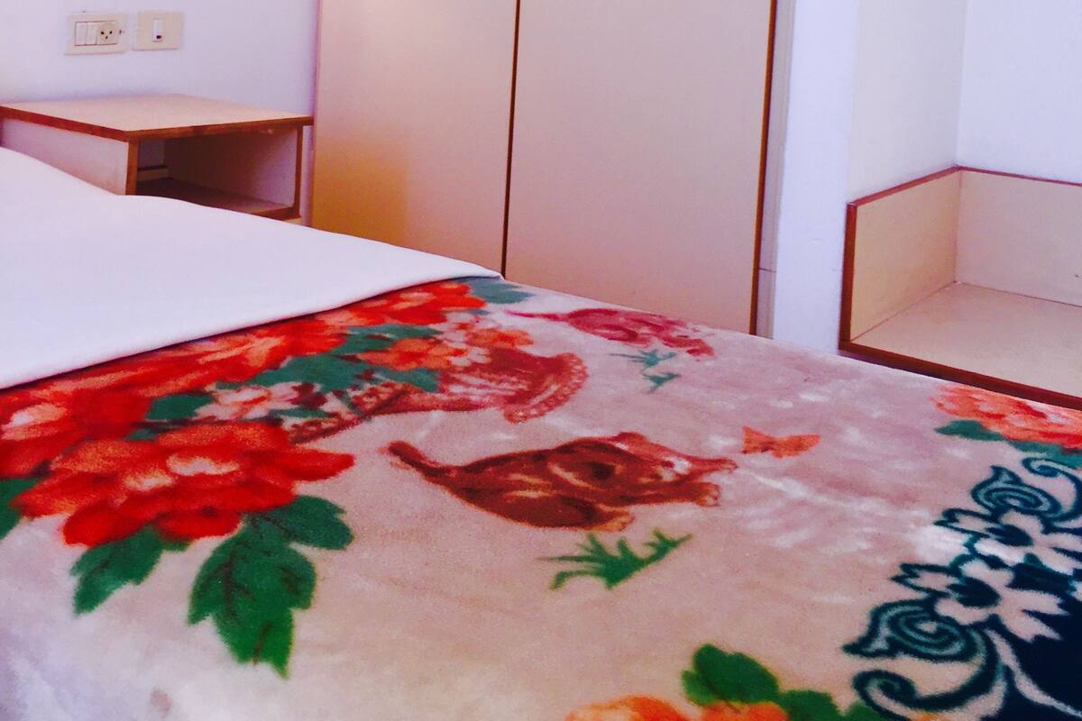 Single Room | Premium bedding, in-room safe, desk, soundproofing