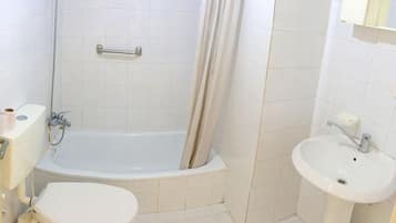 Single Room | Bathroom | Combined shower/tub, spring water tub, towels