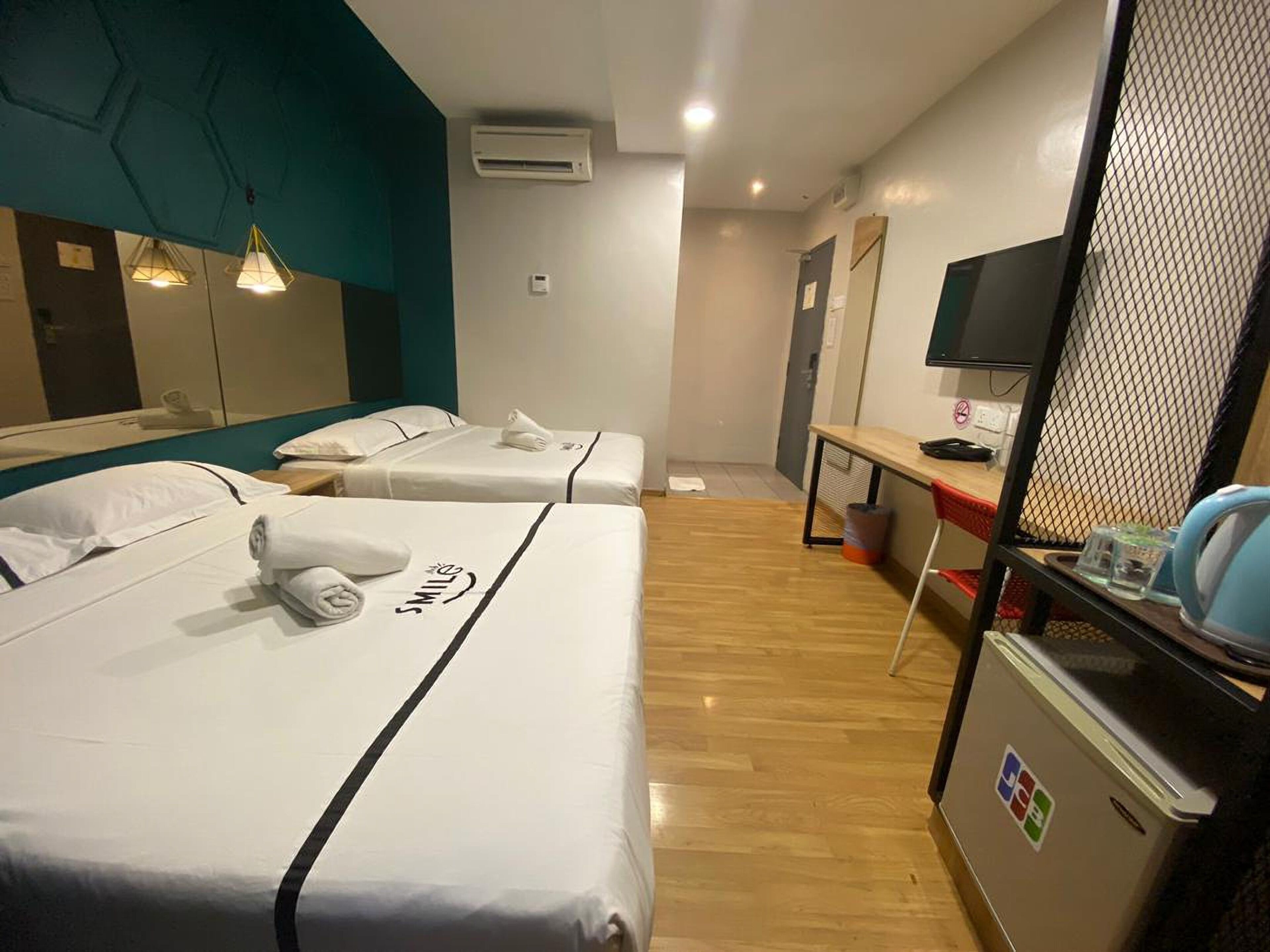 quadruple room | desk, free wifi