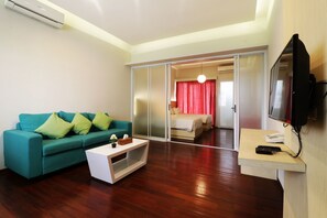 1 bedroom, in-room safe, desk, laptop workspace