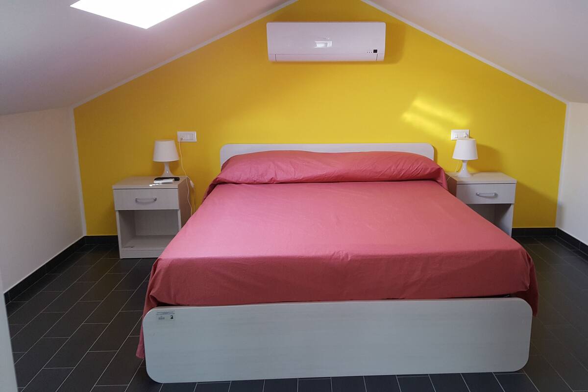 1 bedroom, premium bedding, soundproofing, rollaway beds