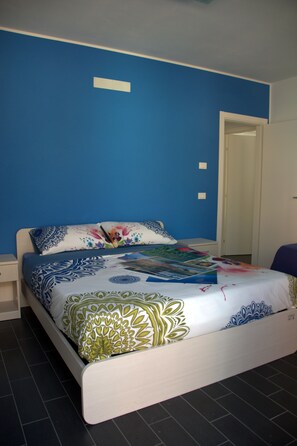 1 bedroom, premium bedding, soundproofing, rollaway beds