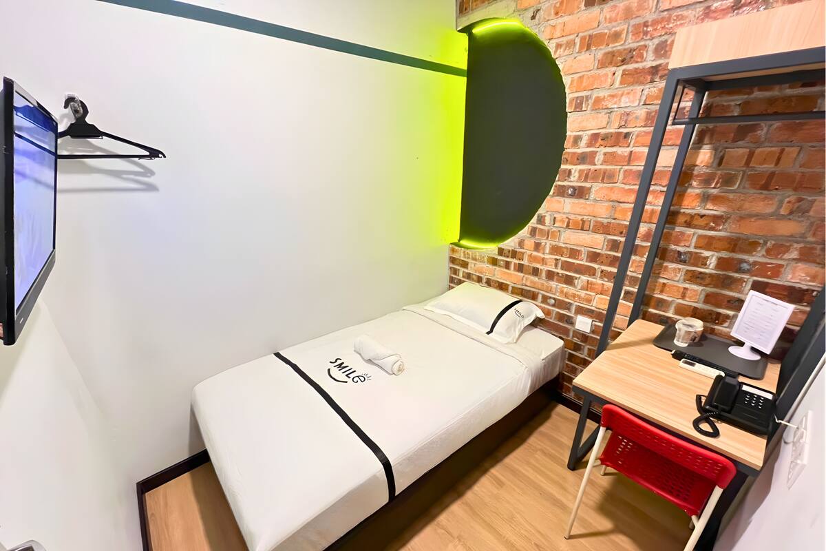 Single | Blackout curtains, iron/ironing board (on request), free WiFi