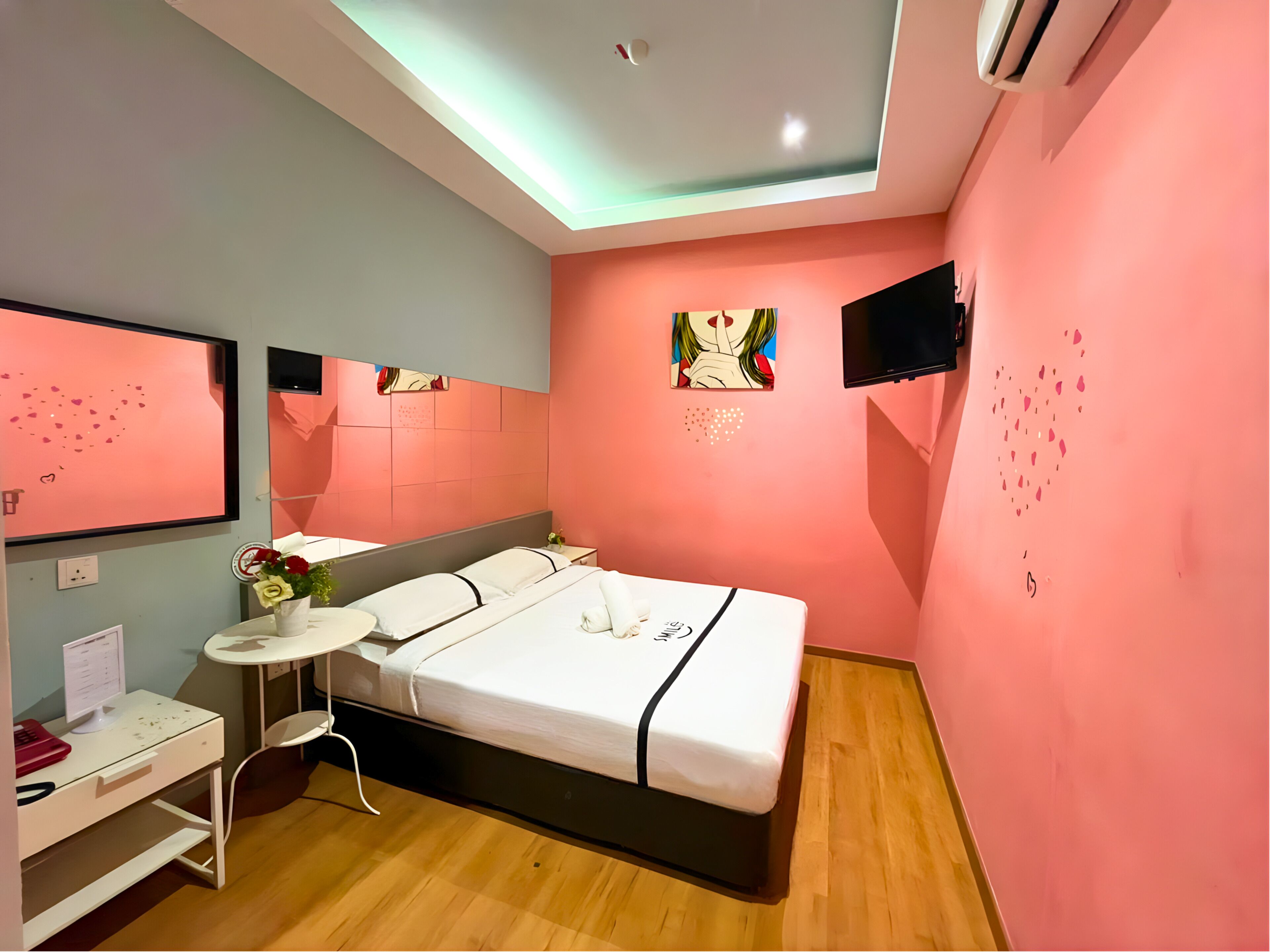 Double | Blackout drapes, iron/ironing board, free WiFi, wheelchair access