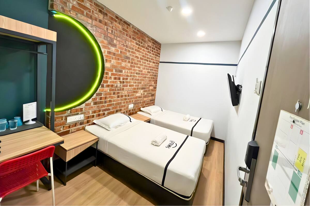 Comfort Twin Room, 2 Single Beds | Blackout curtains, iron/ironing board (on request), free WiFi