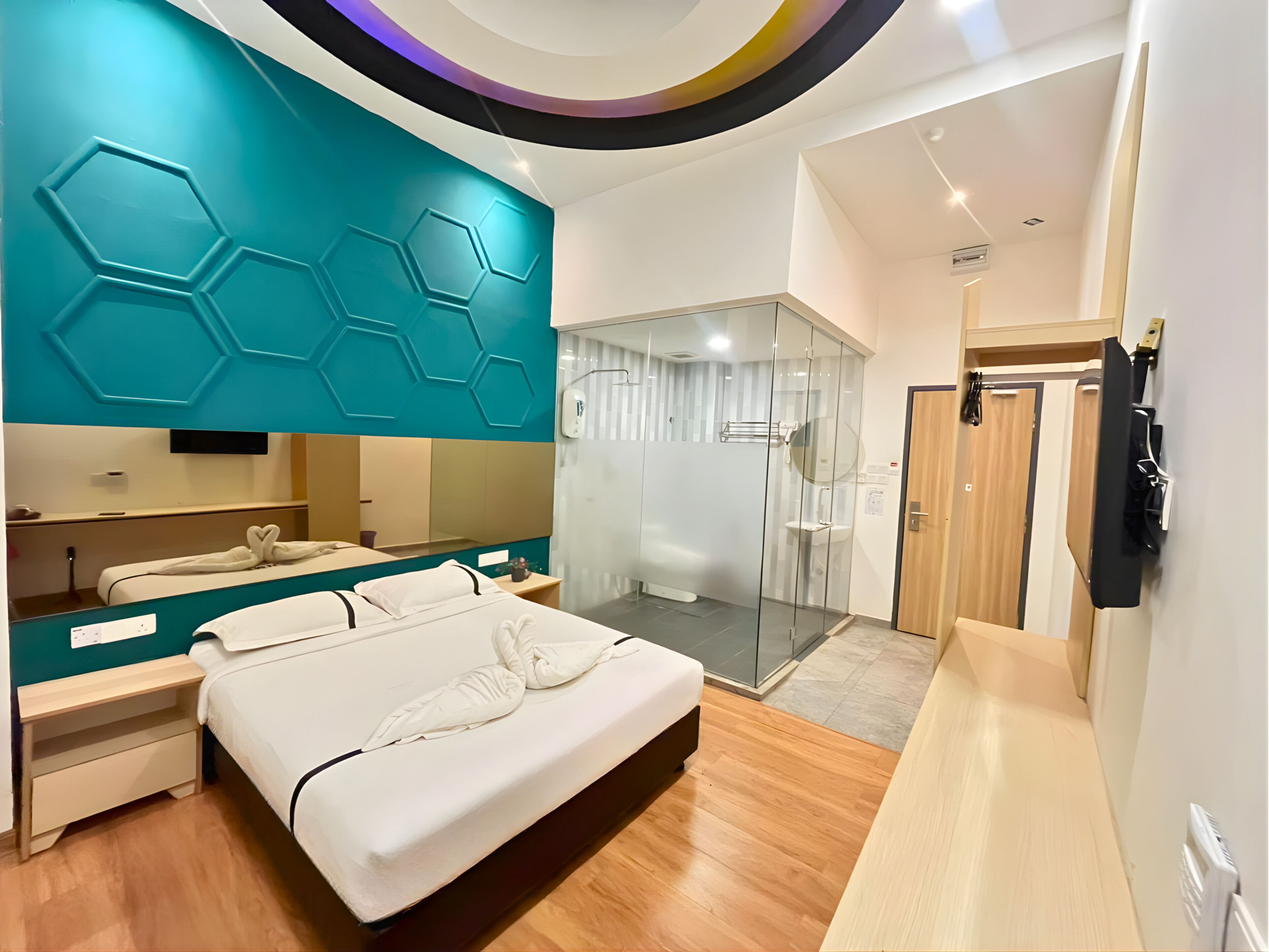 Superior | Blackout drapes, iron/ironing board, free WiFi, wheelchair access