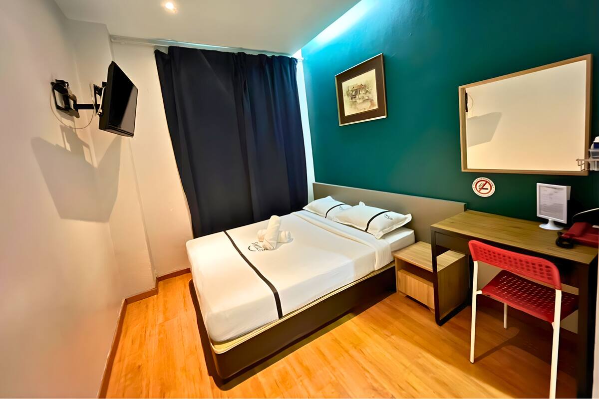 Deluxe | Blackout curtains, iron/ironing board (on request), free WiFi