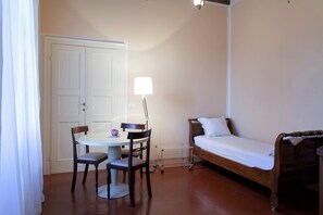 Double Room | Living room | Flat-screen TV - Cavour 33 (Massa)