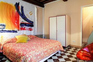 Double Room | Minibar, in-room safe, desk, iron/ironing board - Cavour 33 (Massa)