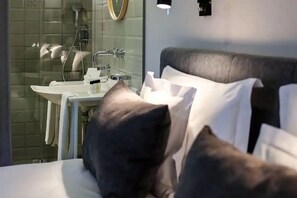 Premium bedding, minibar, in-room safe, desk - Relais & Châteaux Hotel Quadrille (Gdynia)