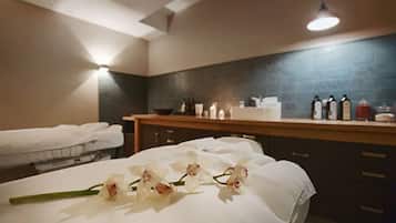Espace de soins pour les couples, sauna, bain à remous, soins corporels