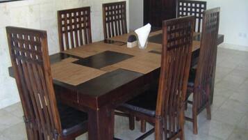 Villa, 3 Bedrooms | In-room dining