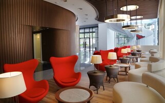 Área de estar no saguão