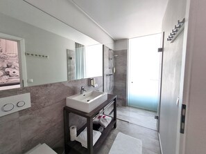 Single Room | Bathroom | Shower, hair dryer, heated floors, towels - Room 55 (Vienna)