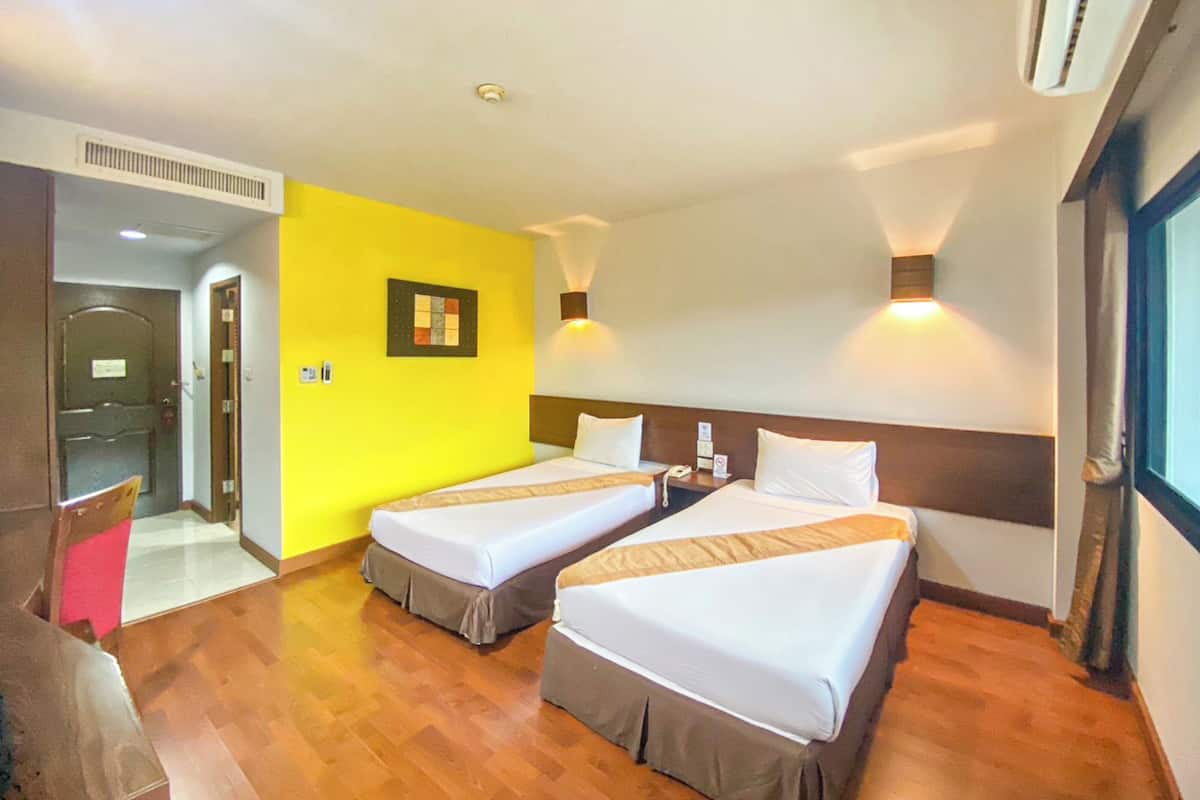 Schreibtisch, Verdunkelungsvorhänge, kostenloses WLAN