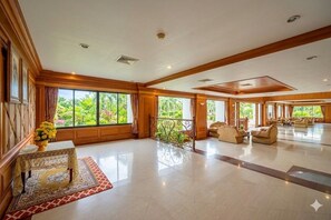 Reception - The Ligor City Hotel (Nakhon Si Thammarat)