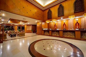 Reception - The Ligor City Hotel (Nakhon Si Thammarat)