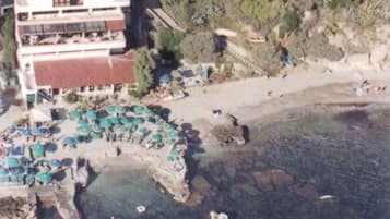 Spiaggia privata, un bar sulla spiaggia